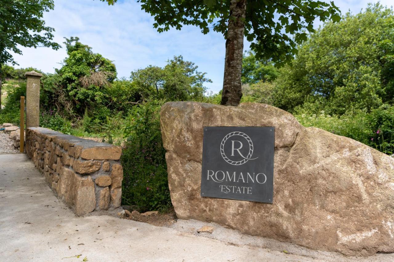 Romano Estate, The Courtyard เพนแซนซ์ ภายนอก รูปภาพ